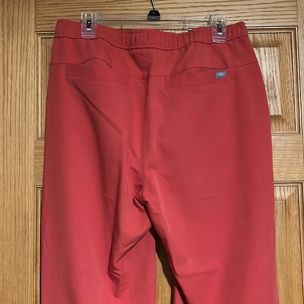 Men’s Figs Tansen Jogger Scrub Pants in Clay | Size M Tall